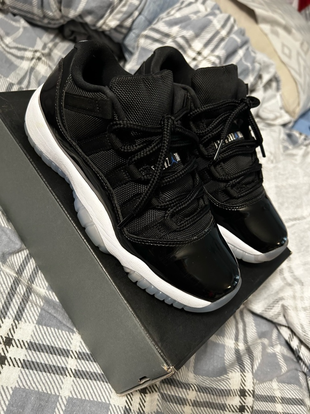 Jordan 11 Retro Space jam low tops ( grade school size 6 )